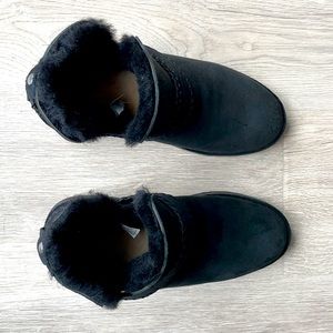 Authentic UGG McKay boots in black s/n 1012358